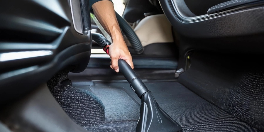 Entretenir l’intérieur de sa voiture entre deux nettoyages